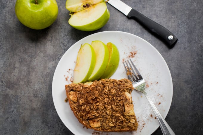 Wholesome and traditional apple cinnamon oatmeal bake. Perfect for brunch or a family breakfast!