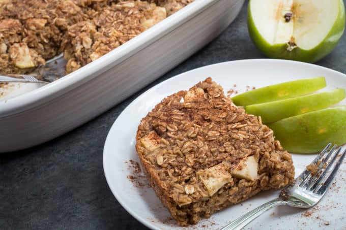 Wholesome and traditional apple cinnamon oatmeal bake. Perfect for brunch or a family breakfast!