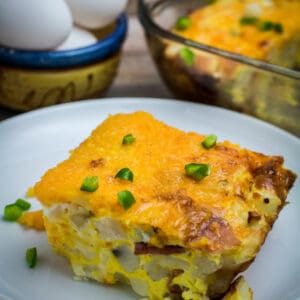 Savory hash browns, crispy bacon, cheese, and protein-rich eggs come together perfectly in this Easy Breakfast Casserole. Add green bell pepper and a dash of cayenne to take this breakfast (or brunch!) to the next level.