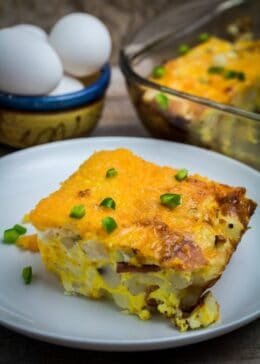 Savory hash browns, crispy bacon, cheese, and protein-rich eggs come together perfectly in this Easy Breakfast Casserole. Add green bell pepper and a dash of cayenne to take this breakfast (or brunch!) to the next level.