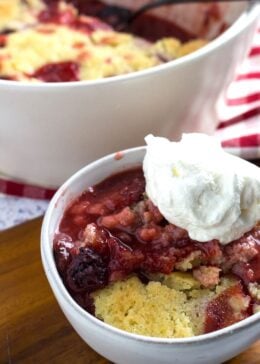 how to make strawberry cobbler